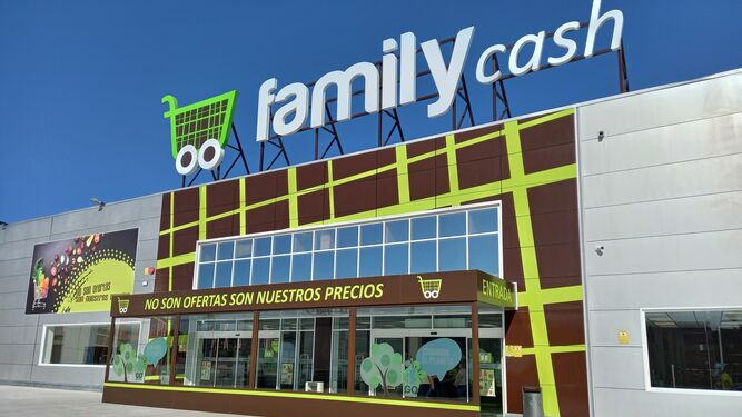 Family Cash inaugura un nuevo hipermercado en la localidad de San Juan de Aznalfarache